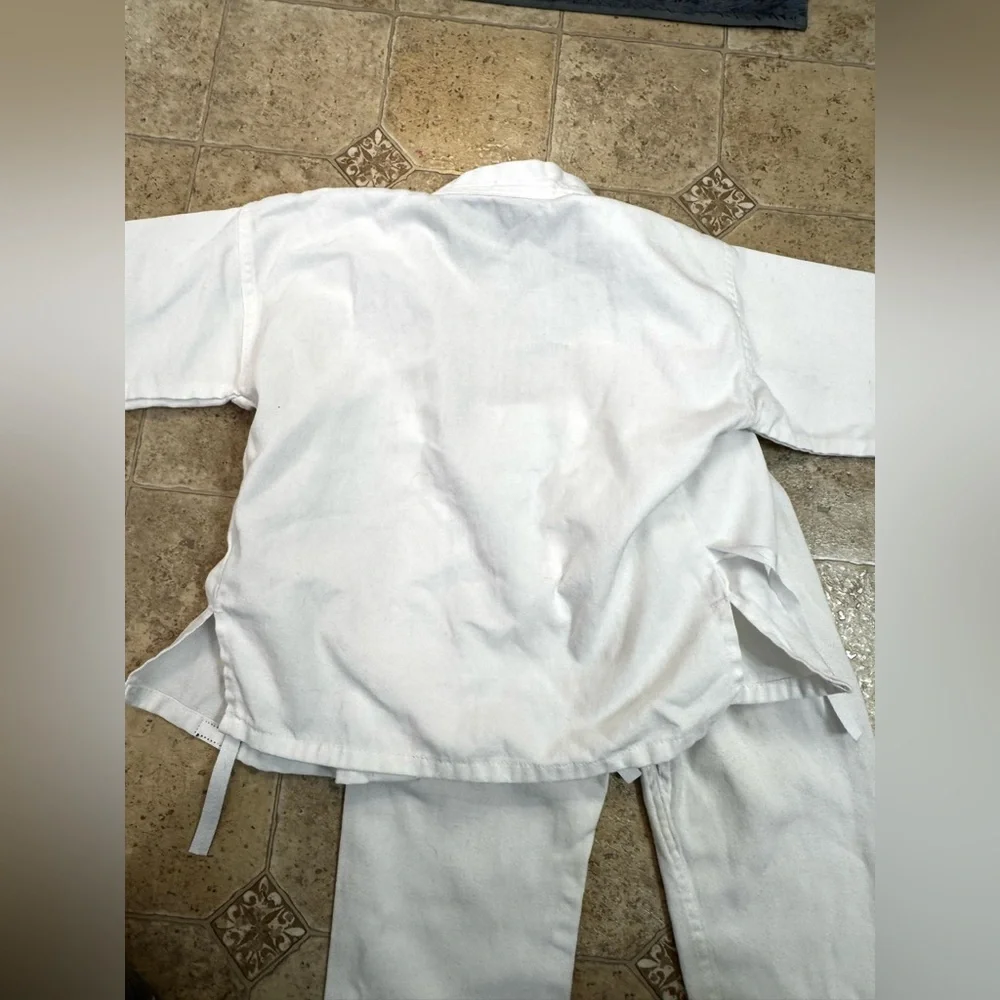 Little Kids White Karate Martial Arts Uniform Size 000